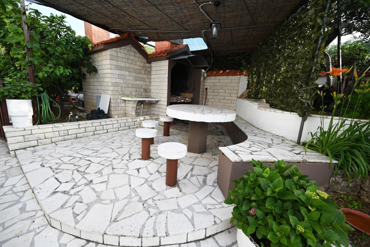 Apartments Mihovilovic - 50 M From Beach Slatine Luaran gambar