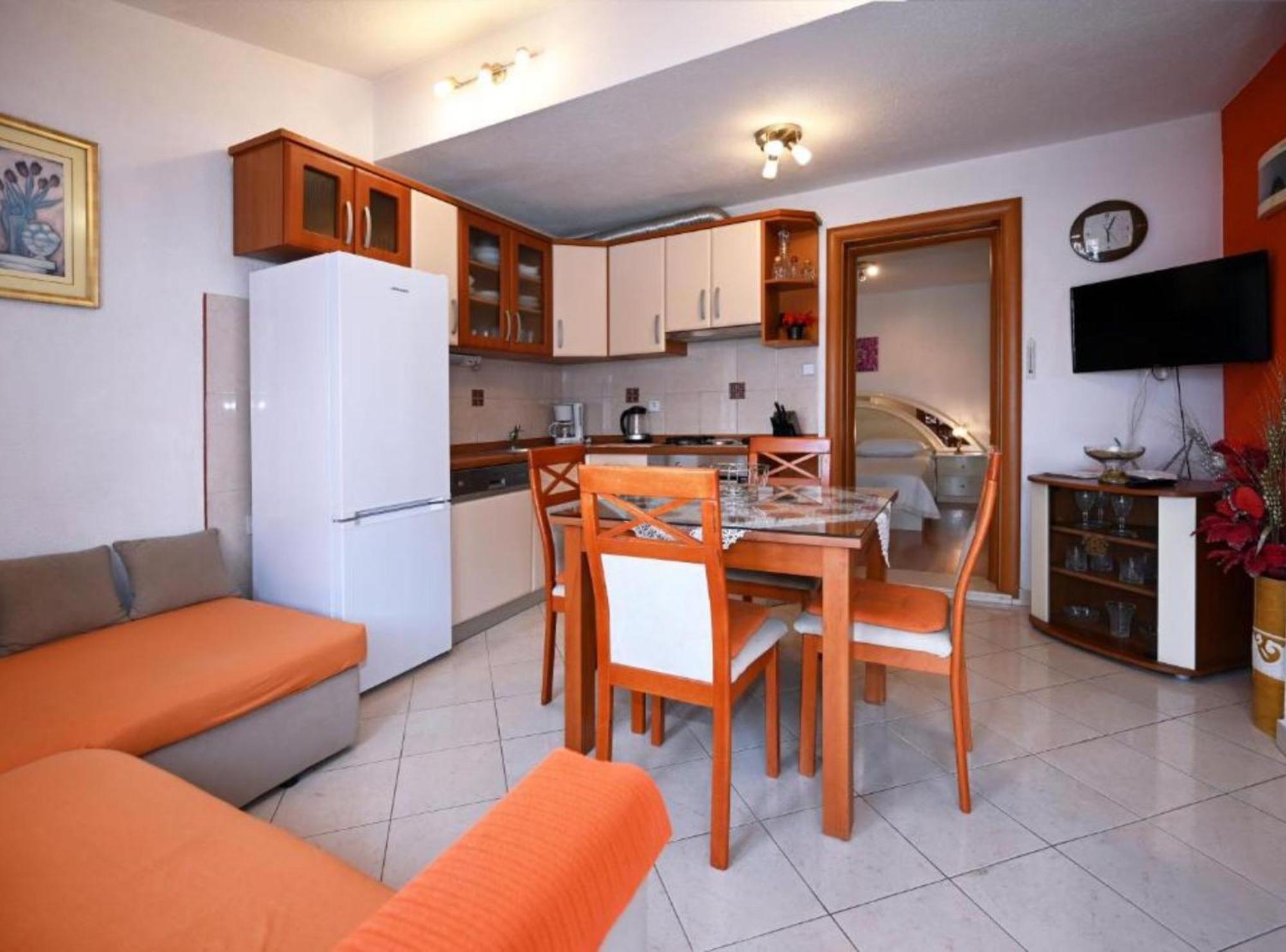 Apartments Mihovilovic - 50 M From Beach Slatine Bilik gambar