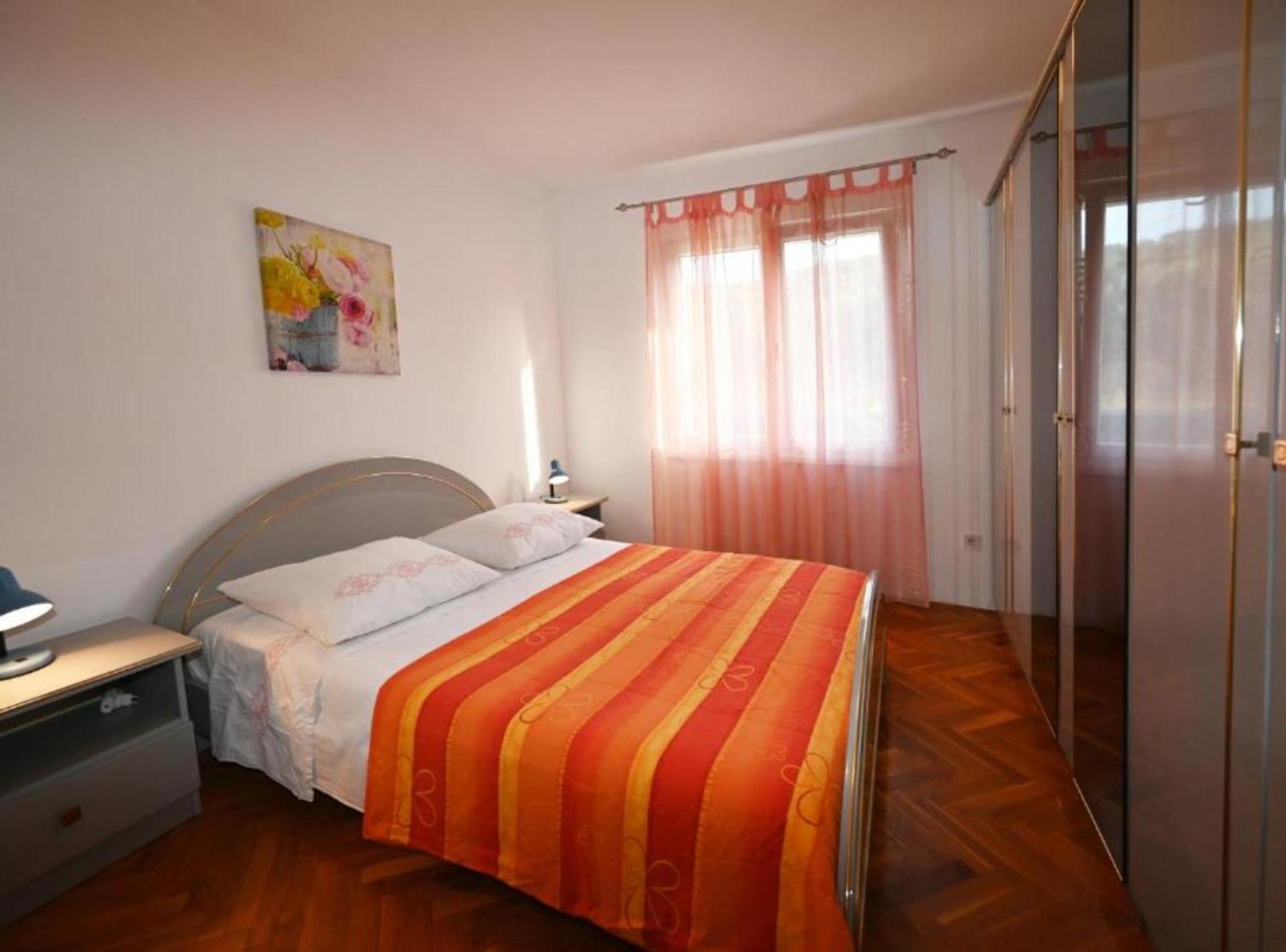 Apartments Mihovilovic - 50 M From Beach Slatine Bilik gambar